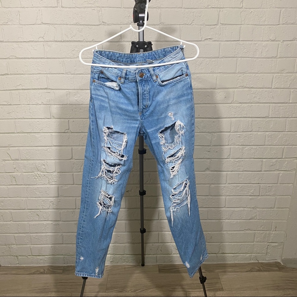 Ripped Capri jeans